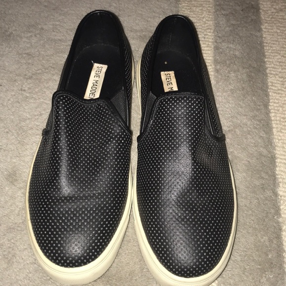 NWOT Black Steve Madden slip on sneakers - Picture 2 of 3